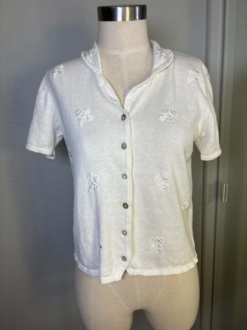 Koret Embroidered Cardigan Sweater White Floral Button Up Top